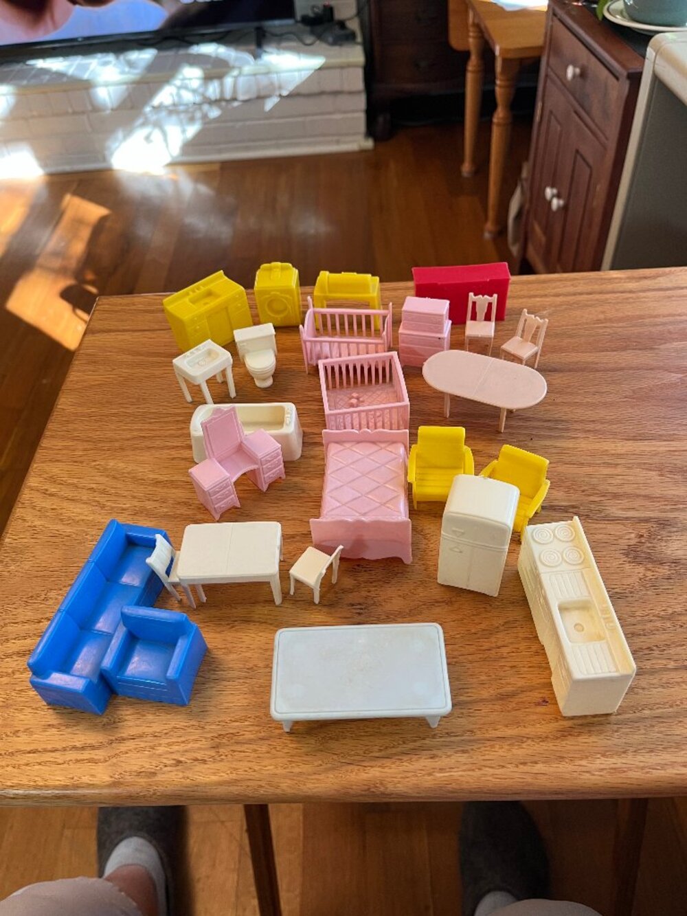 1950's Vintage Dollhouse Furnishings - Marx?, Renwal?, etc. 25 pieces